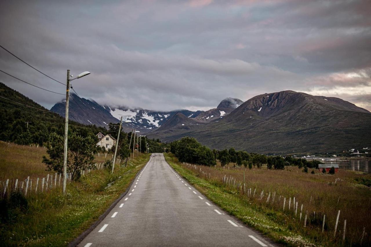 Hos Laura & Valdemar Villa Nord-Lenangen Exteriör bild