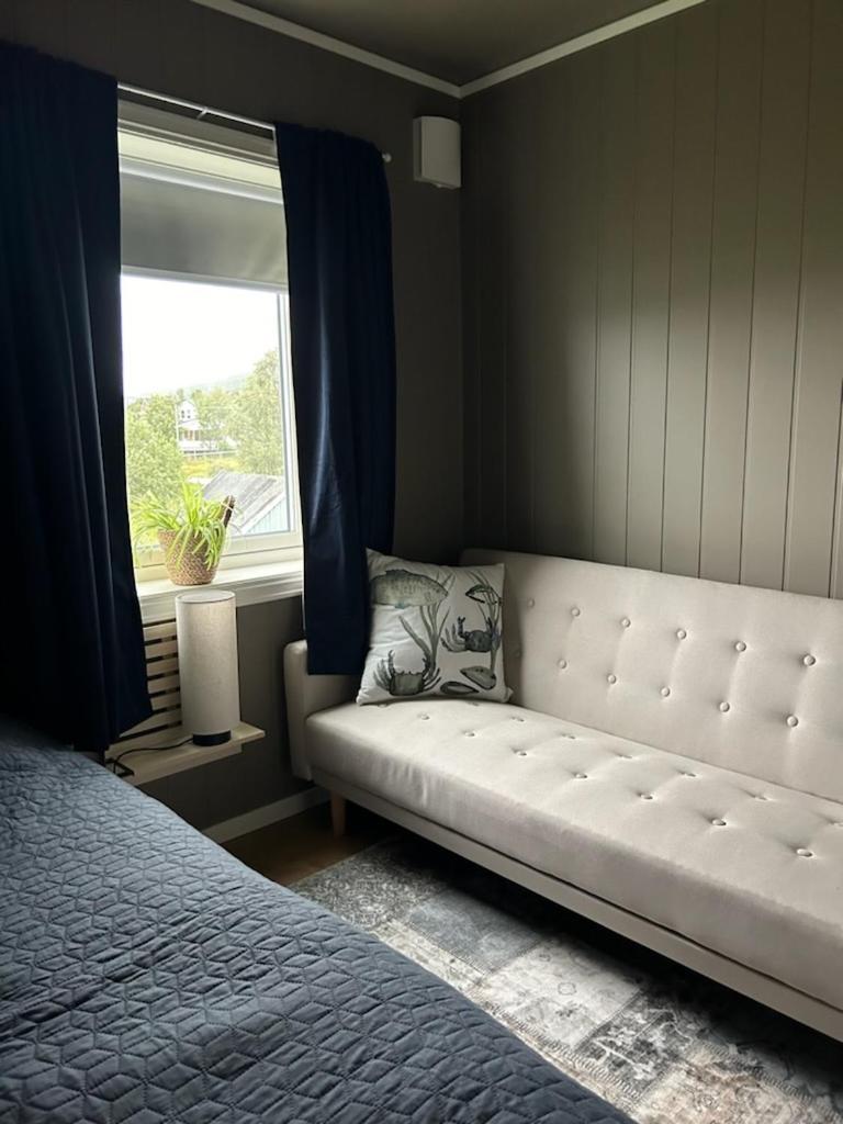Hos Laura & Valdemar Villa Nord-Lenangen Exteriör bild